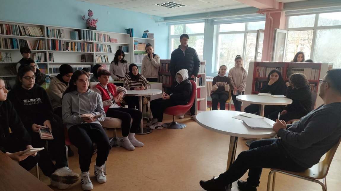 Salıpazarı Anadolu Lisesi ''OKUSAM'' projesiyle okuyor.