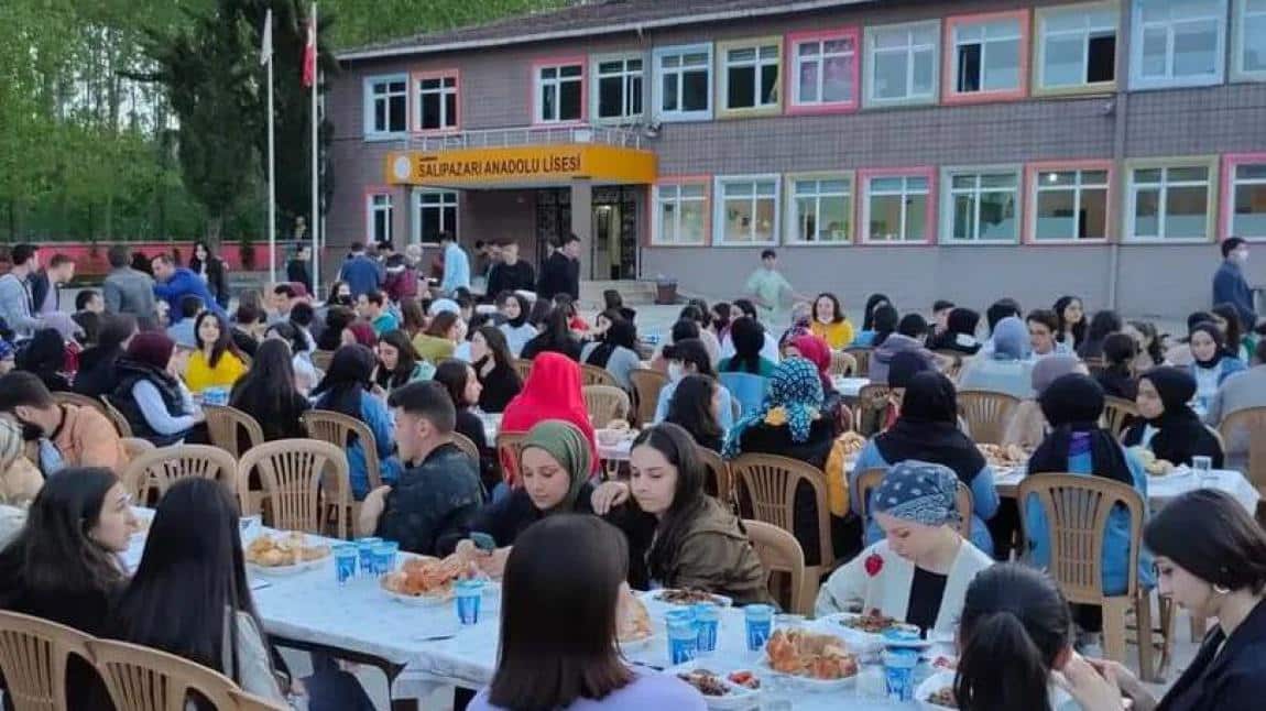 Okulumuz Bahçesinde Öğrencilerimize İftar Düzenledik Salıpazarı Anadolu Lisesi 5809